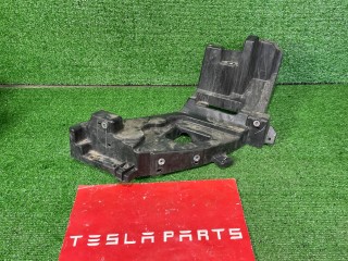 крепление фары левой Tesla Model X 1 поколение 2019, 104335700F