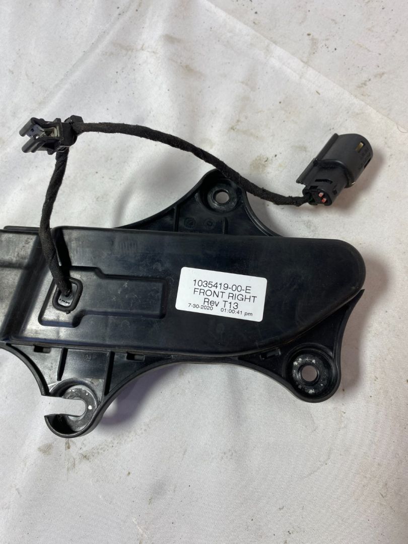 ручка наружная Tesla Model X 1 поколение 2019, 1035419-00-E - фото №1