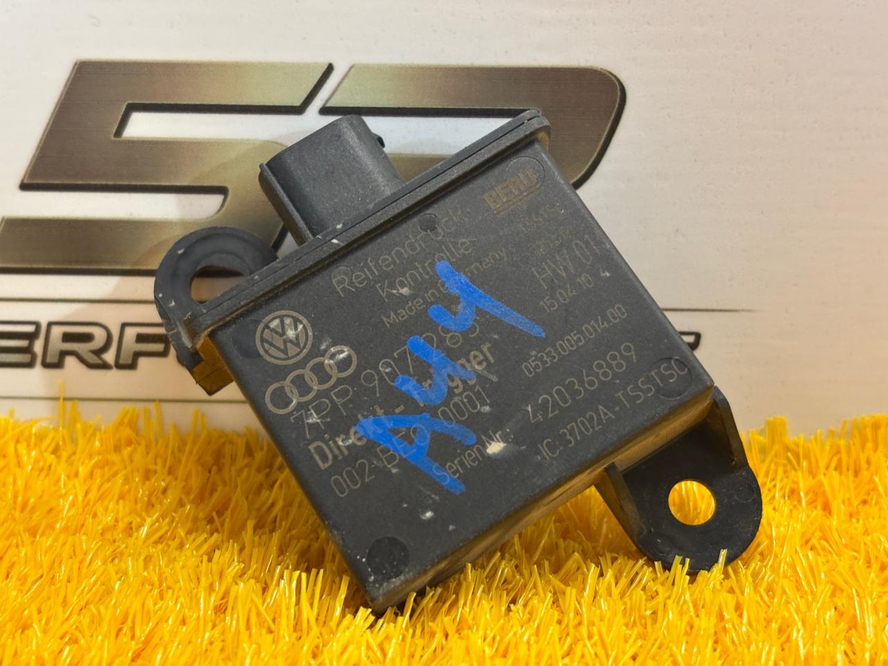 блок контроля давления в шинах Porsche Cayenne 958 2011, 4.8 л., M 48.52, бензин, АКПП, r9a (sandweiss), внедорожник 5 дв., полный привод, правый руль, 7PP907283 - фото №1