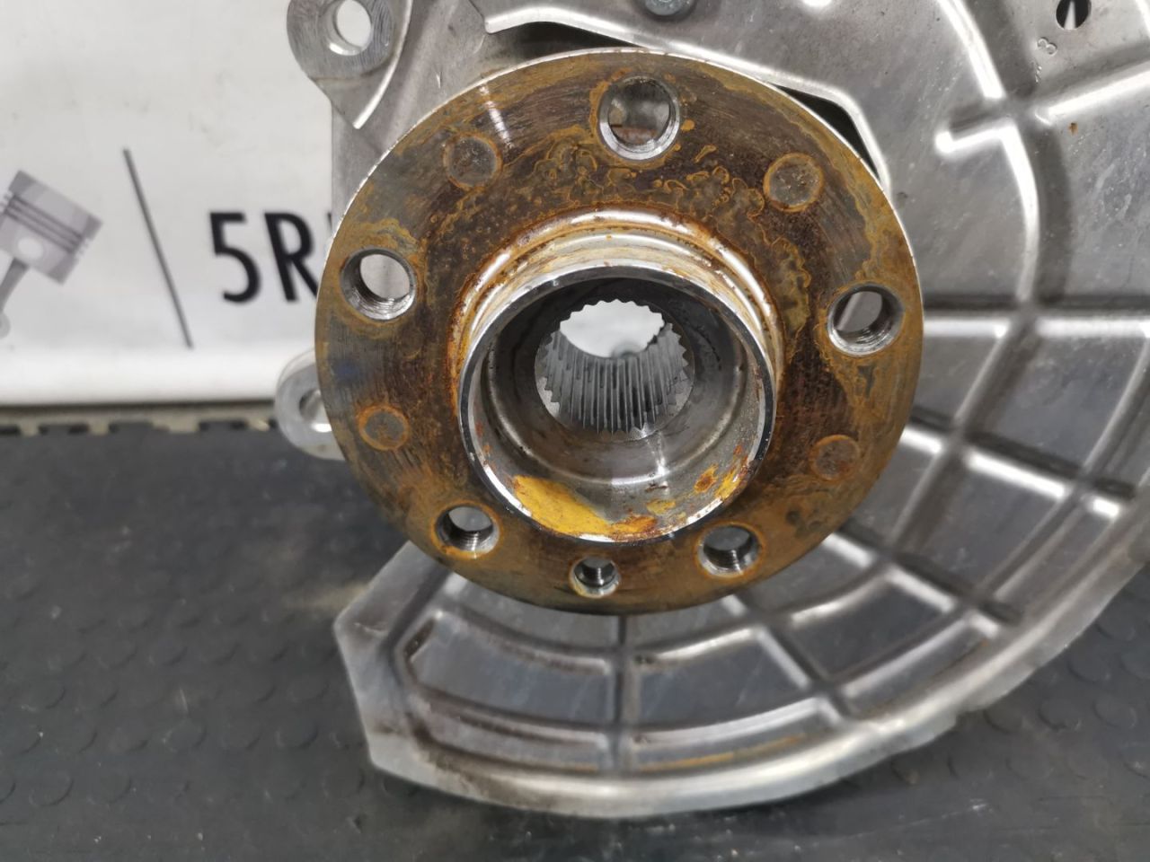 ступица задняя левая Maserati Grecale 1 поколение M182 2023, 2.0 л., бензин, АКПП, внедорожник 5 дв., полный привод, правый руль - фото №1