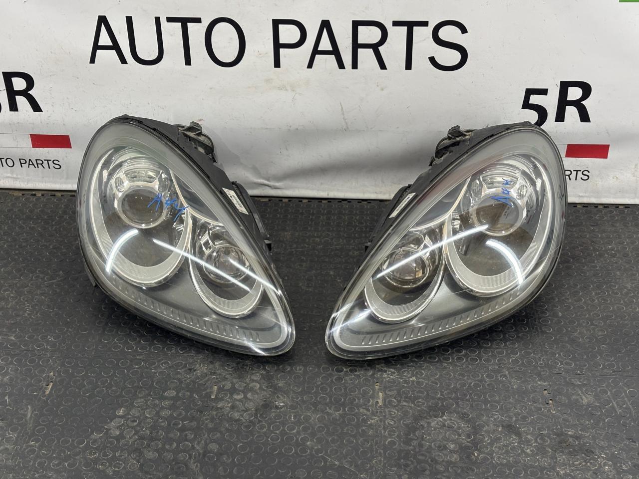 фара Porsche Cayenne 958 2011, 4.8 л., M 48.52, бензин, АКПП, r9a (sandweiss), внедорожник 5 дв., полный привод, правый руль, 7P941031, 7P941031Q, 7P941032, 7P941032Q, 7P5907381, 7P5907381A, 5DC009060, 5DC00906040 - фото №1
