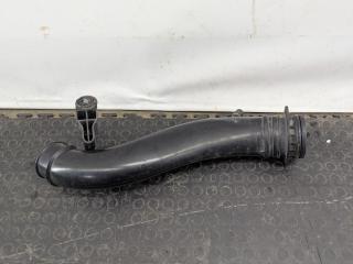 патрубок интеркулера Porsche Cayenne 958 2011, 4.8 л., M 48.52, бензин, АКПП, r9a (sandweiss), внедорожник 5 дв., полный привод, правый руль, 7L5145958B, 7LP145958