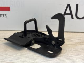 захватный крюк капота Porsche Panamera 970 2011, 4.8 л., M 48.40, бензин, АКПП, c9z (basaltschwarz), лифтбэк, полный привод, правый руль