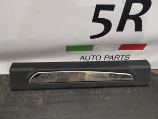 накладка на порог внутренняя Alfa Romeo Giulia 2 поколение [рестайлинг] 952 2021, 2.0 л., бензин, АКПП, black vulcano, седан, задний привод, правый руль, 156107572, 156107573, 156107574, 156107572, 156107573, 156107574