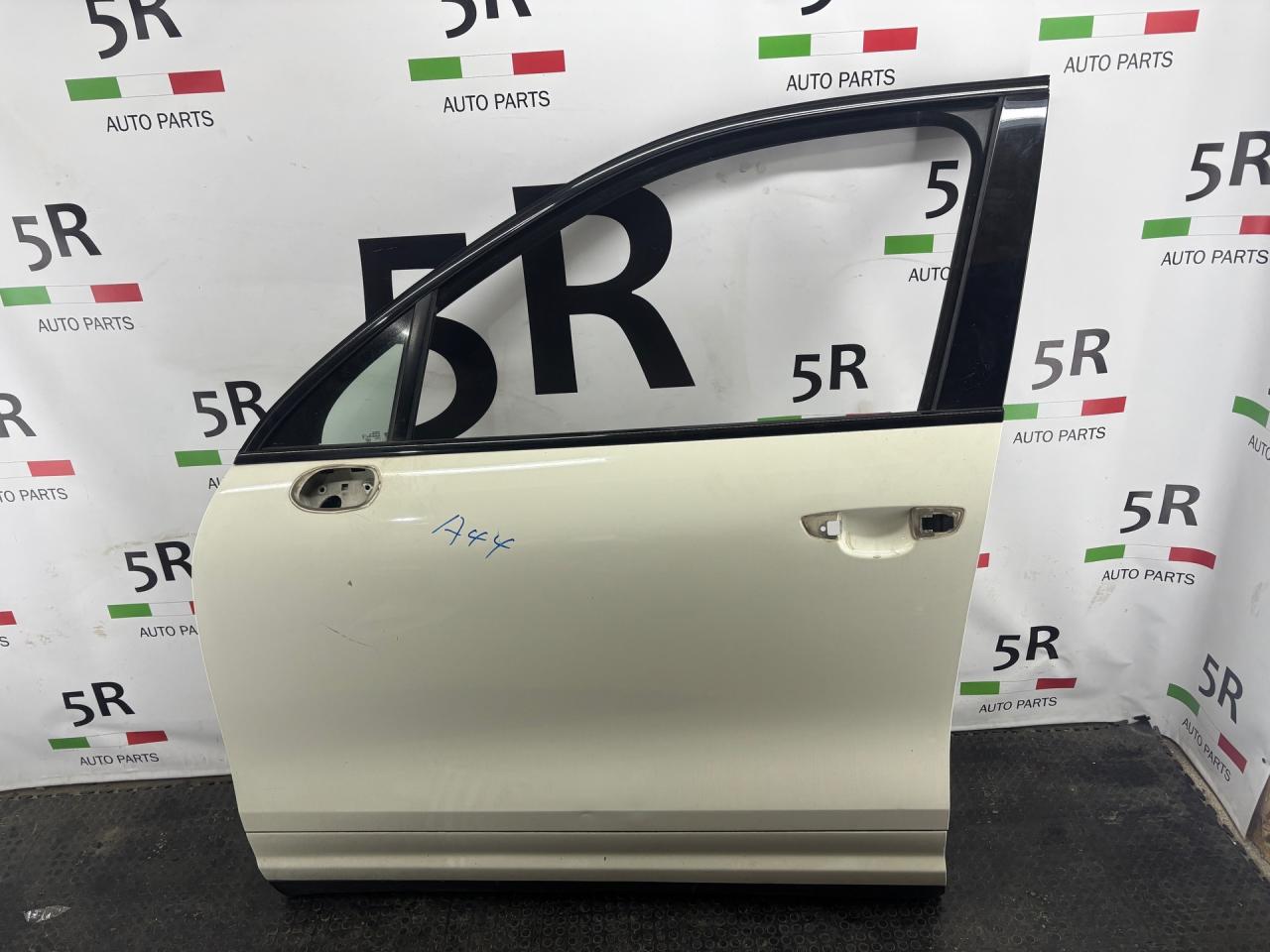 дверь передняя левая Porsche Cayenne 958 2011, 4.8 л., M 48.52, бензин, АКПП, r9a (sandweiss), внедорожник 5 дв., полный привод, правый руль - фото №1