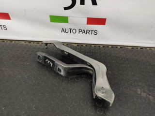 петля капота Maserati Levante 1 поколение [рестайлинг] M161 2023, 2.0 л., АКПП, внедорожник 5 дв., полный привод, правый руль