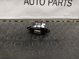 разъем AUX / USB Alfa Romeo Stelvio 1 поколение 949 2018, 2.2 л., дизель, АКПП, внедорожник 5 дв., полный привод, правый руль, 505487510