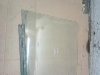 стекло (иные) Mercedes-Benz 1117