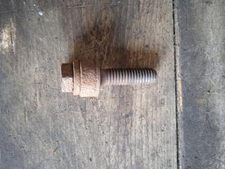 Болт выпускного коллектора Volvo F