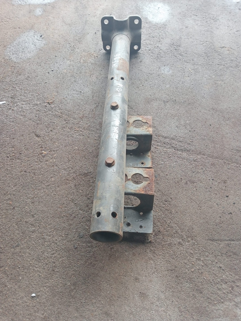 крепление ( кронштейн ) крыла Mercedes-Benz Axor 1 поколение (2001 - 2004) - фото №1