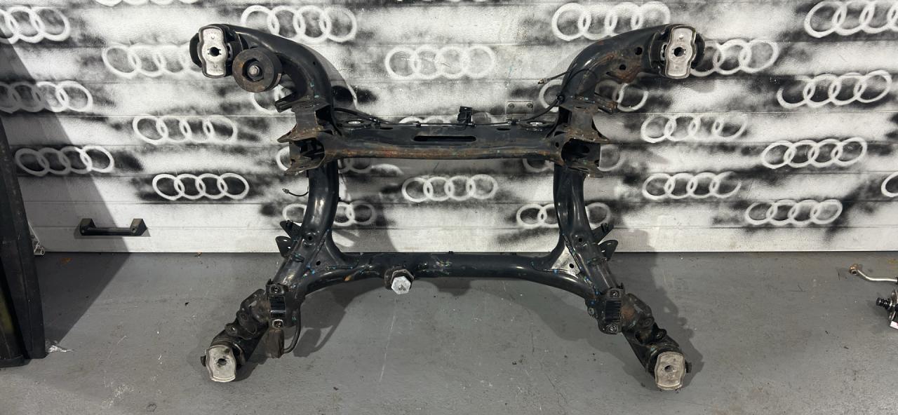 балка подвески задняя Bentley Bentayga 1 поколение 4V1 2018, 6.0 л., бензин, МКПП, внедорожник 5 дв., 36A500029A - фото №1