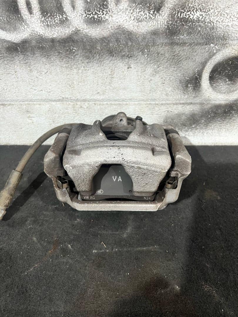 суппорт задний левый Audi A5 B10 2025, 2.0 л., дизель, АКПП, 8B3615405B - фото №1