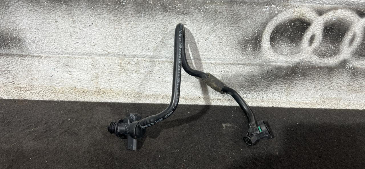 трубка вакуумная Audi Q3 F3 2020, 2.0 л., бензин, внедорожник 5 дв., 5QA612041M, 5Q0906207A - фото №1