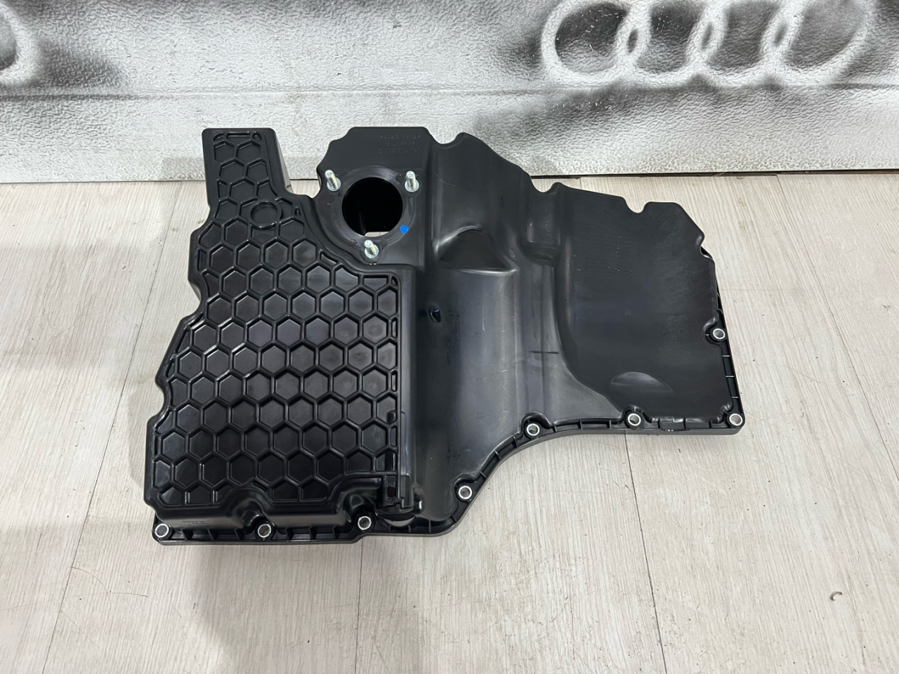 масляный поддон Audi Q5 FY 2019, 2.0 л., бензин, 06L103598R, 06L103598S - фото №1