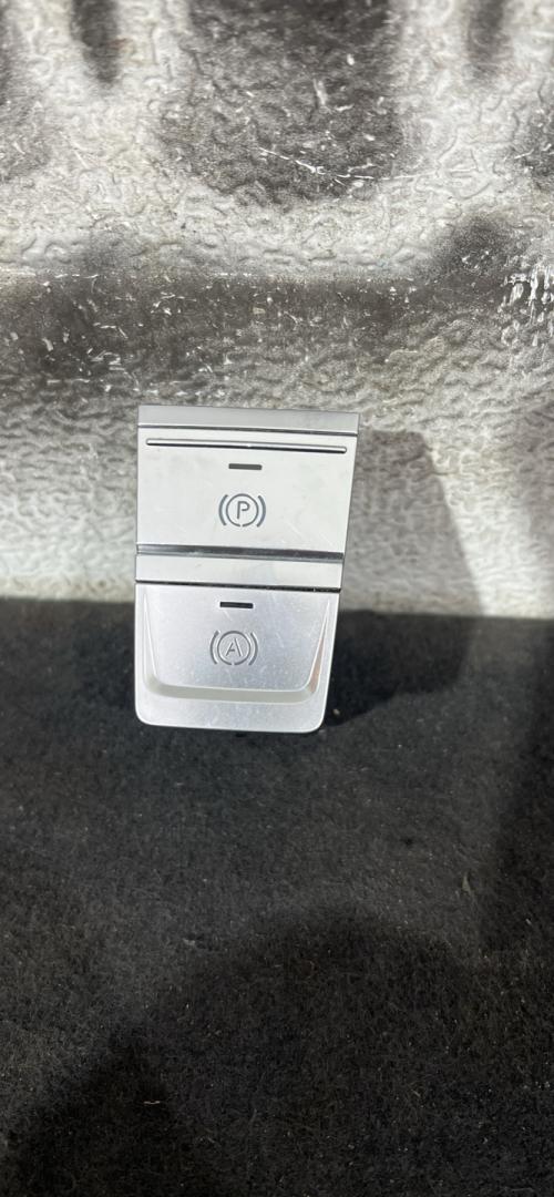 кнопка ручного тормоза (ручника) Audi A7 4K C8 2019, 3.0 л., дизель, АКПП, лифтбэк, 4K0927225B - фото №1