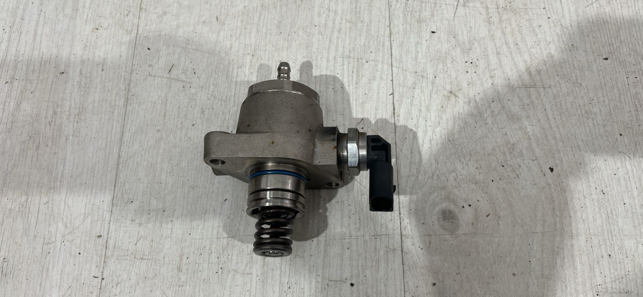 ТНВД Audi Q3 F3 2022, 2.0 л., бензин, 06L127027C - фото №1