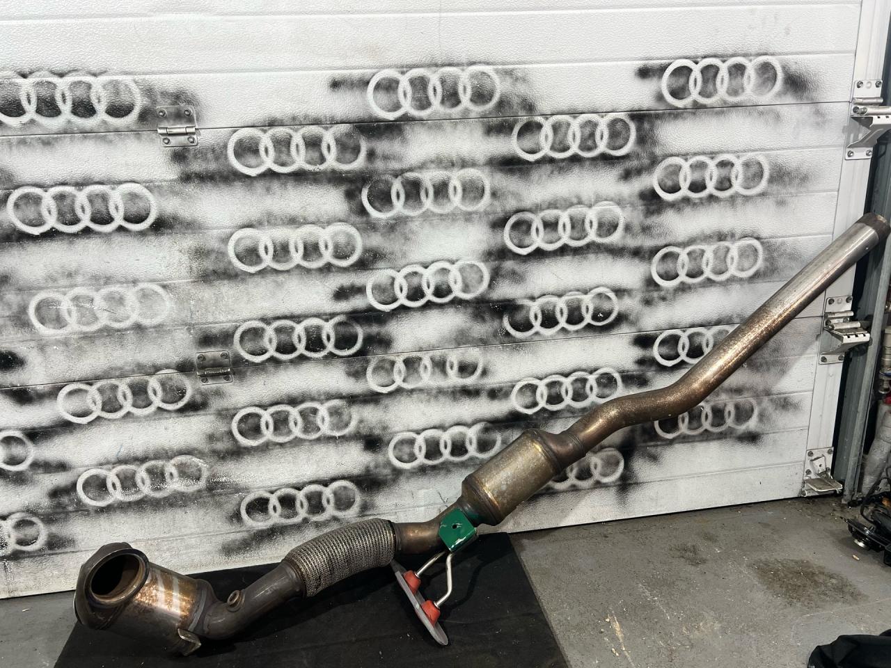 катализатор Audi Q3 F3 2020, 2.0 л., бензин, АКПП, внедорожник 5 дв., полный привод, 5QM131690B, 5QM131701K - фото №1
