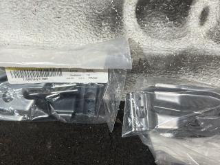 крепление ( кронштейн ) крыла Audi A5 F5 2018, 8W6821467, 8W6821468