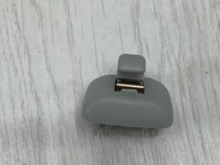 Крепление (крючок) солнцезащитного козырька Audi Q3 F3 2020, 2.0 л., бензин, АКПП, внедорожник 5 дв., 8W0857562A