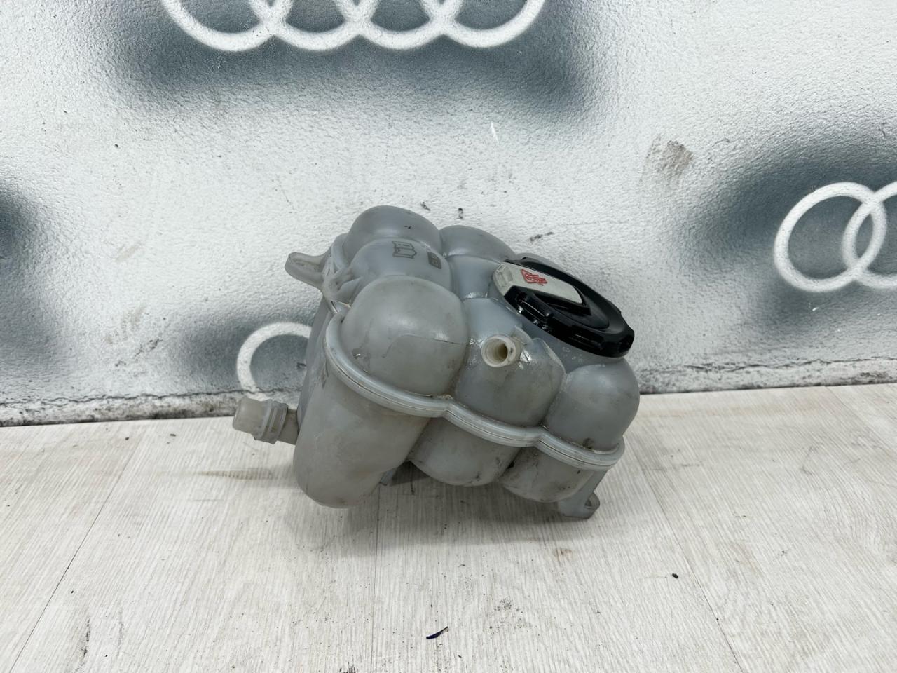 бачок расширительный Bentley Bentayga 1 поколение 4V1 2018, 6.0 л., бензин, МКПП, внедорожник 5 дв., 4M0121405M - фото №1