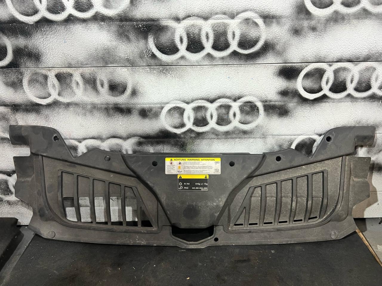 накладка декоративная Audi A8 D5 2020, 3.0 л., бензин, седан, 4N0807081B - фото №1
