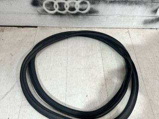 уплотнитель двери Audi Q5 FY [рестайлинг] FY 2024, 2.0 л., бензин, внедорожник 5 дв., 80A833721B