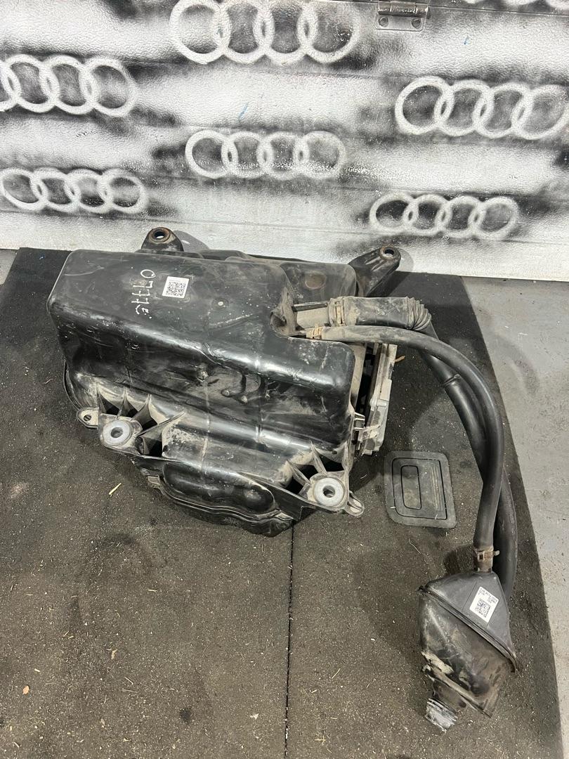 бак AdBlue (мочевины) Audi A7 4K C8 2019, 4K0131878J - фото №1