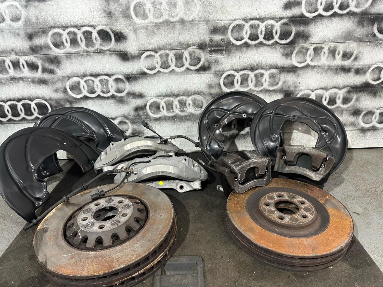 комплект тормозов Audi Q7 4M 2018, 3.0 л., CVMD, дизель, АКПП, внедорожник 3 дв., 4K0615107C, 4K0615108C, 4M0615301AS, 4M0615311G, 4M0615312G, 8W0615601E, 4K0615105T, 4K0615106T, 4K0611707F, 4K0611708F, 4M0615105BC, 4M0615106BC, 4M0615312E, 4M0615311E, 4M0615611C, 4M0615612E - фото №1