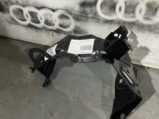 крепление ( кронштейн ) крыла Audi Q8 4M 2022, 4M8821131C