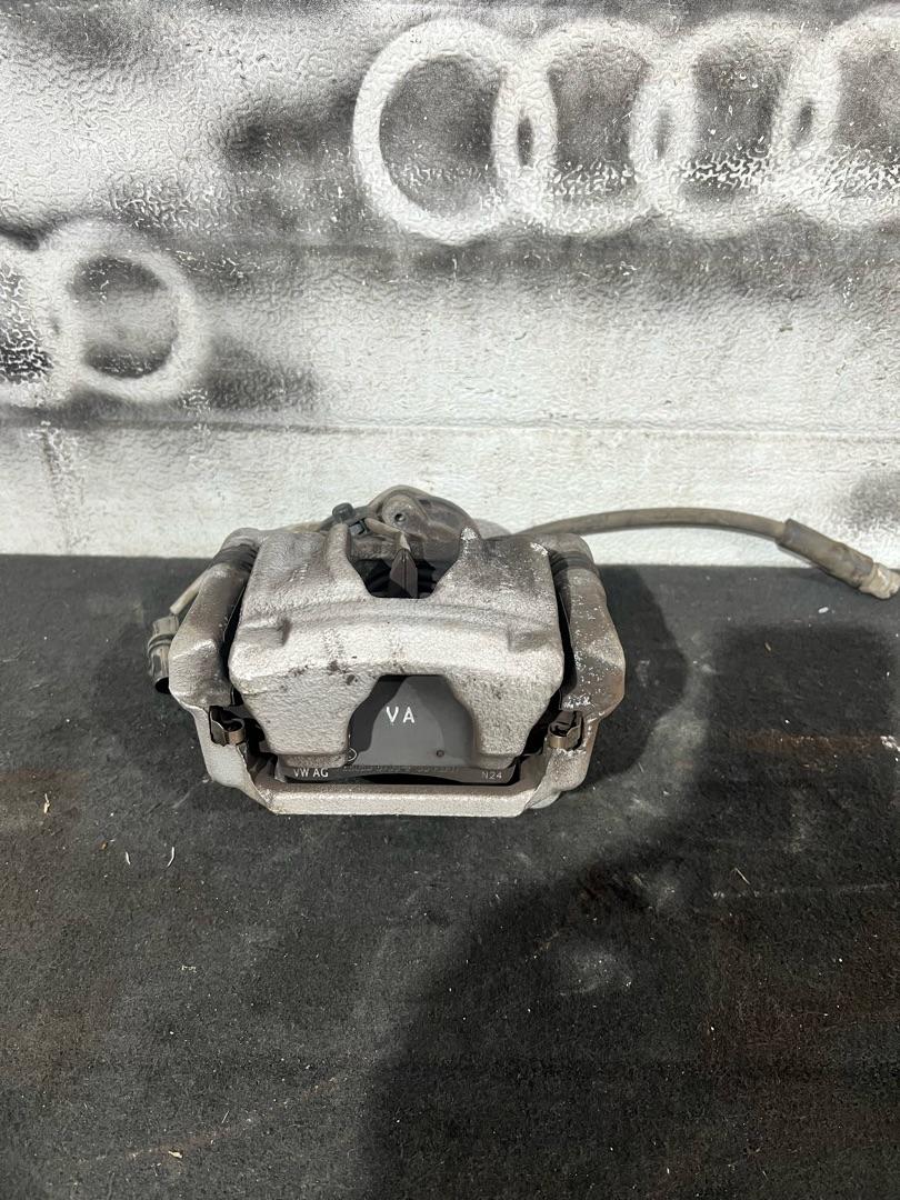 суппорт задний правый Audi A5 B10 2025, 2.0 л., дизель, АКПП, 8B3615406B - фото №1