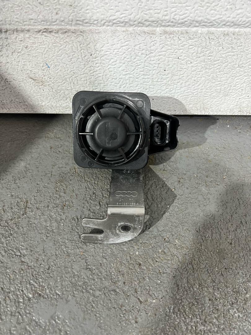 сирена (гонг) Audi RS 5 F5 2019, 2.9 л., DECA, бензин, АКПП, хетчбэк 5 дв., 5Q0951605A, 8W0951285A - фото №1