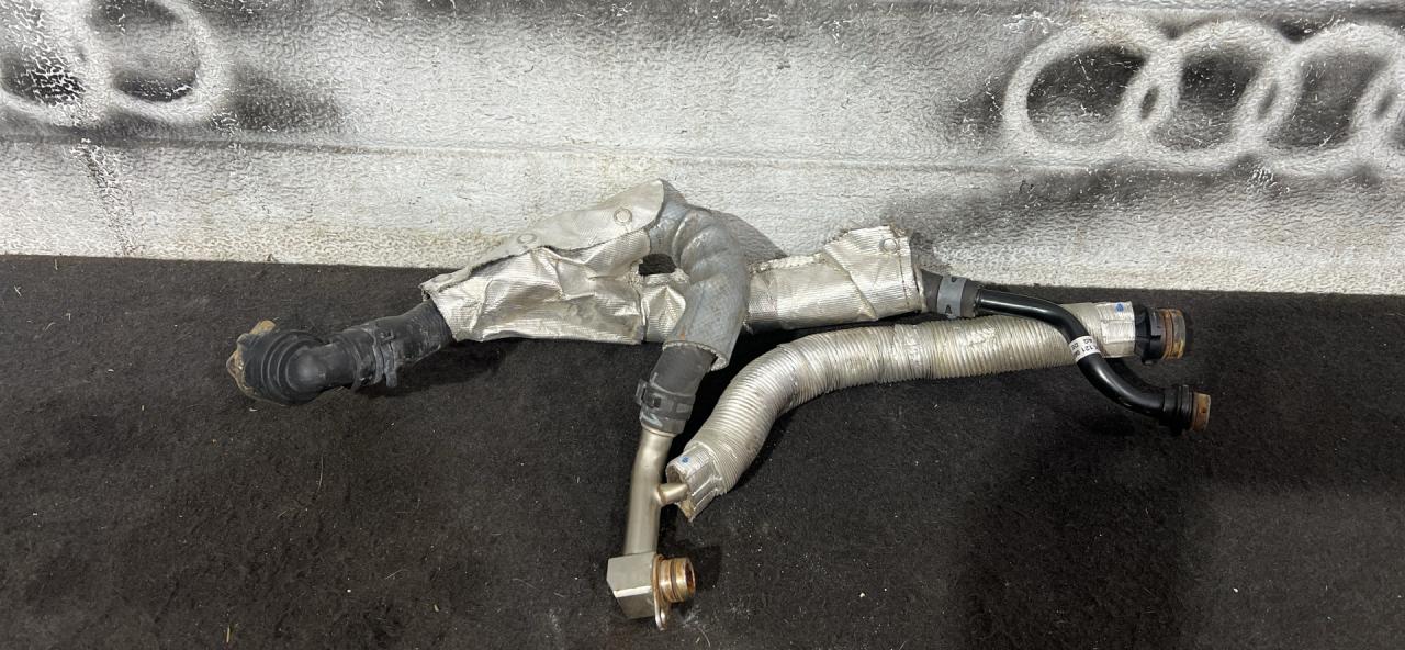 масляная трубка турбины Audi Q3 F3 2020, 2.0 л., бензин, внедорожник 5 дв., 06K121065R, 06K121497AQ, 5Q0122291H - фото №1