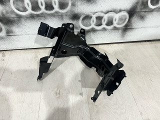 крепление ( кронштейн ) крыла Audi Q8 4M [рестайлинг] 2023, 4M8821132C, 4M8821138