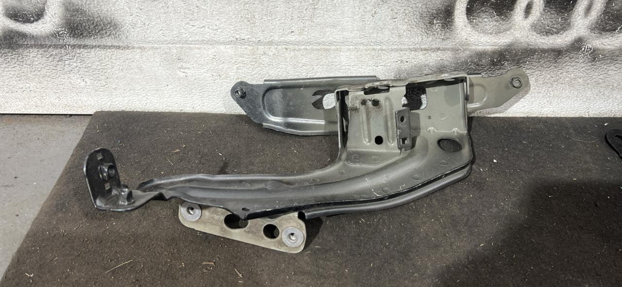 крепление ( кронштейн ) крыла Audi A7 4K C8 2019, 3.0 л., дизель, АКПП, лифтбэк, 4K8821132B, 4K8821158B - фото №1