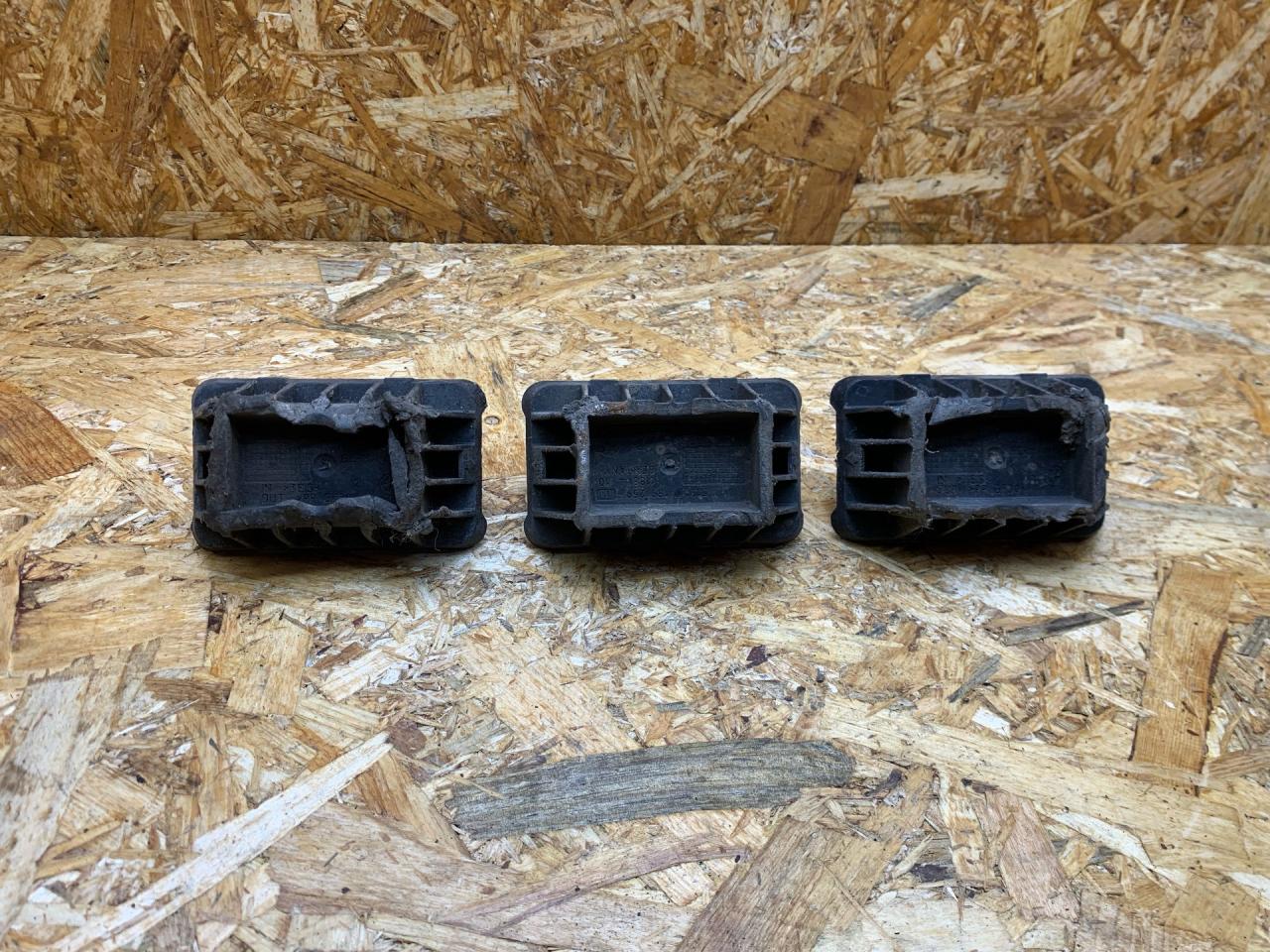 опора под домкрат (поддомкратная подушка) BMW X5 E70 2008, 3.0 л., дизель, АКПП, 354 titan-silber, внедорожник 5 дв., полный привод, правый руль, 7189259 - фото №1
