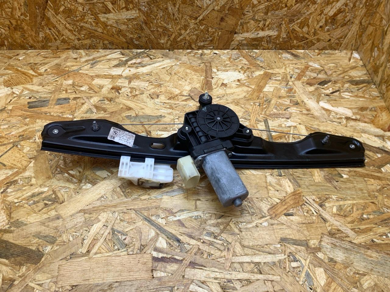 стеклоподъемник электрический задний правый BMW 3 серия F30/F31/F34 F31 2013, 2.0 л., дизель, АКПП, 475 black-sapphire metallic, универсал, полный привод, правый руль, 51357281888, 7281888, 67627341564, 7341564, 67627248740, 7248740, 7351050 - фото №1