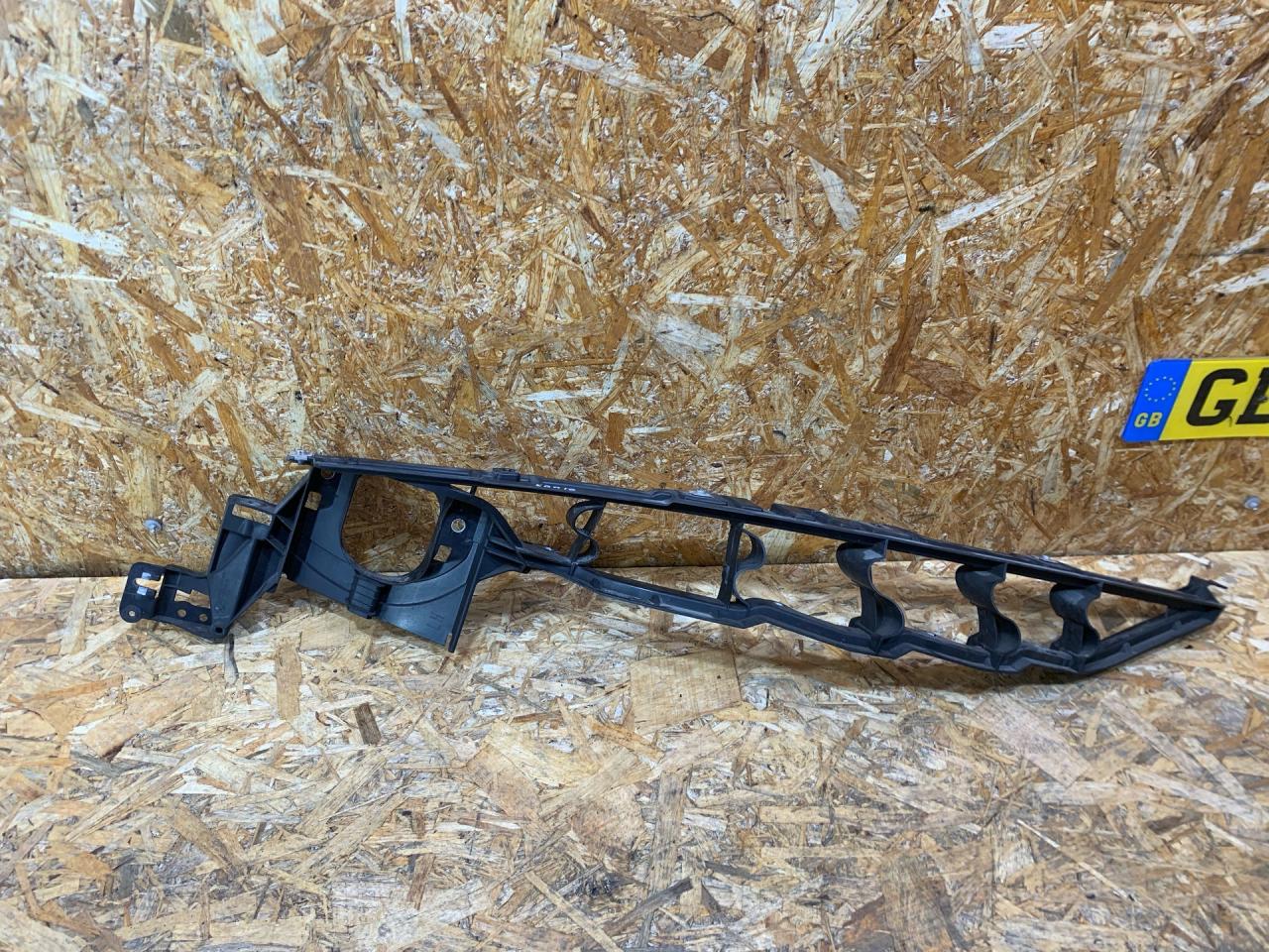 крепление ( кронштейн ) крыла BMW X5 E70 2007, 3.0 л., M57 306 D3, дизель, АКПП, серебристый, внедорожник 5 дв., полный привод, правый руль, 51657157989, 7157989 - фото №1