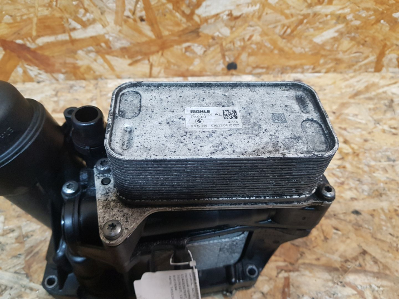 теплообменник масляного фильтра BMW 4 серия F32/F33 F32 2015, 3.5 л., дизель, АКПП, черный, купе, полный привод, правый руль, 70510184, 8510856, 11428510856 - фото №1
