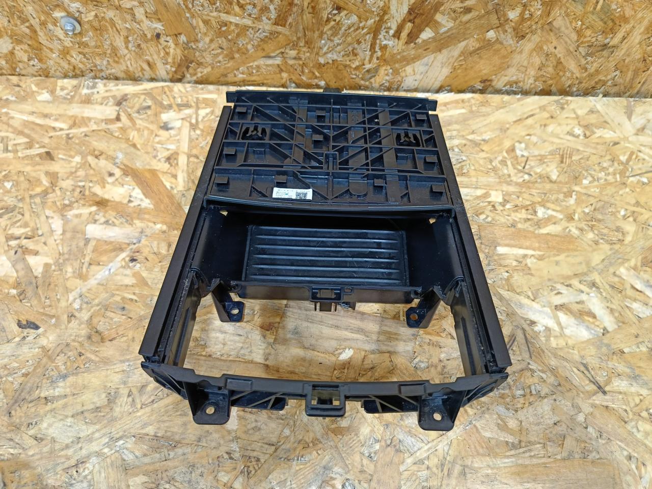 вещевой ящик центральной консоли BMW 5 серия G30/G31 G30 2018, 3.0 л., дизель, АКПП, серый, седан, полный привод, правый руль, 6819878, 51166819878, 51166819879, 6819879 - фото №1