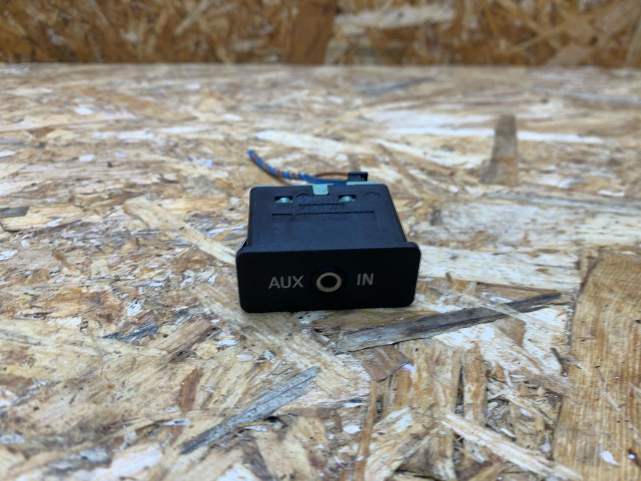 разъем AUX / USB BMW X5 E70 2008, 3.0 л., дизель, АКПП, 354 titan-silber, внедорожник 5 дв., полный привод, правый руль, 6986791, 61316986791, 84109237655, 9237655, 61310422643, 0422643, 61316930561, 6930561 - фото №1