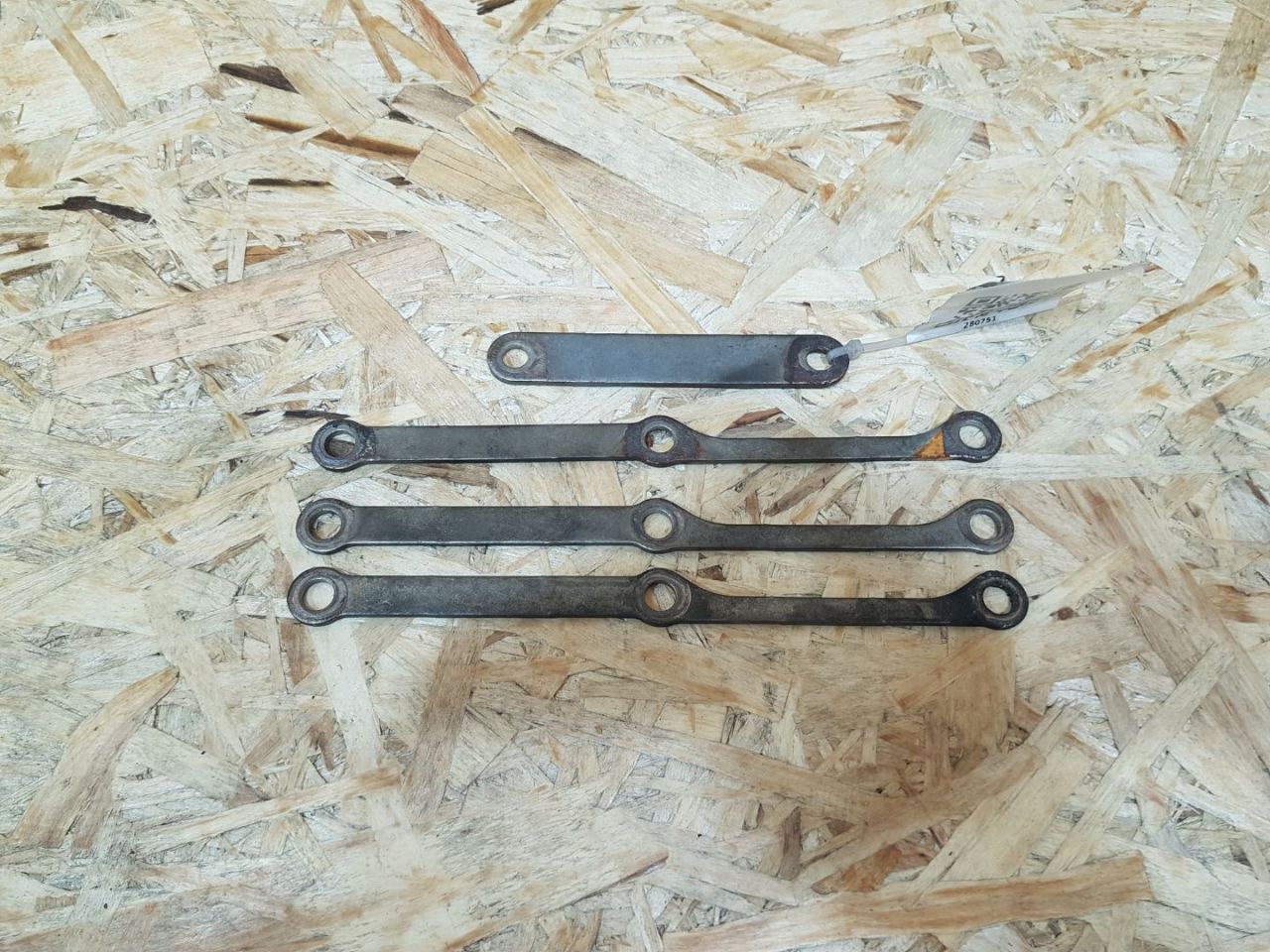кронштейн (крепление) BMW 5 серия F07/F10/F11 F11 2011, 3.0 л., дизель, АКПП, черный, универсал, задний привод, 11628572121, 8572121, 11628508282, 8508282, 11627798106, 7798106, 11627823053, 7823053 - фото №1