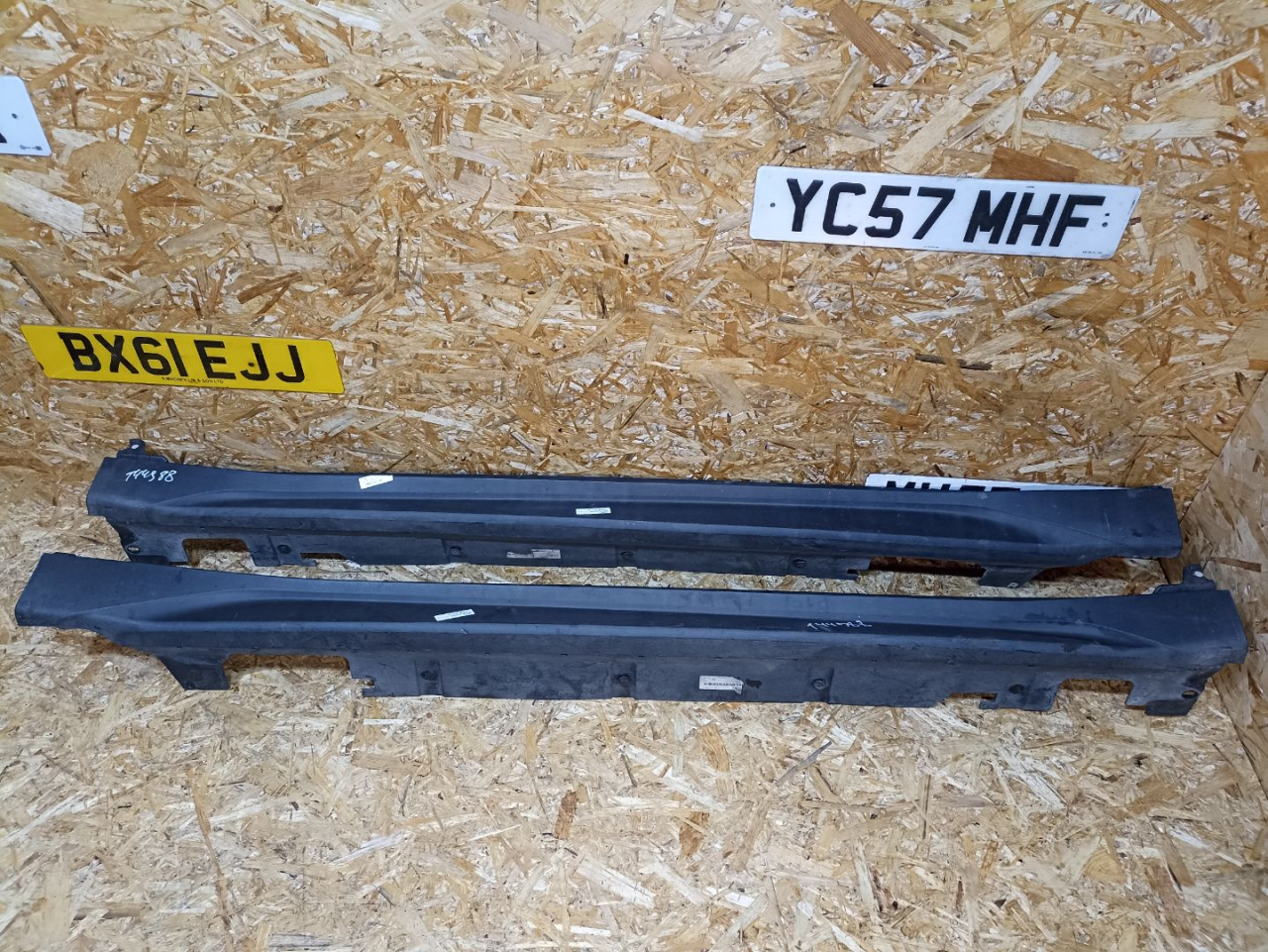 накладка на порог BMW X1 F48 2016, 2.0 л., дизель, АКПП, белый, внедорожник 5 дв., передний привод, правый руль, 51777332327, 7332327 - фото №1
