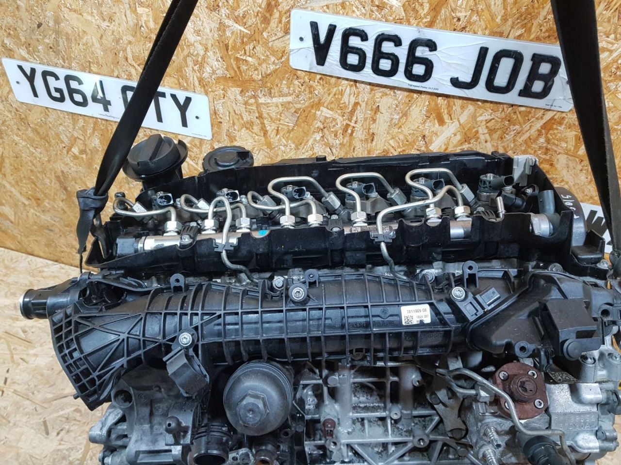 коллектор впускной BMW 3 серия F30/F31/F34 F30 2013, 3.0 л., дизель, АКПП, черный, седан, задний привод, правый руль, 7811909, 11617811909 - фото №1