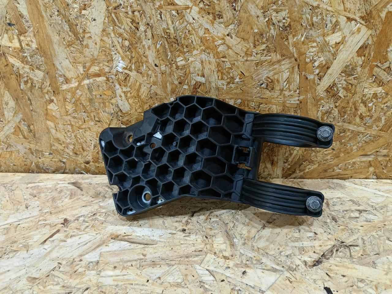 кронштейн топливного фильтра BMW X5 F15 2014, 3.0 л., дизель, АКПП, коричневый, внедорожник 5 дв., полный привод, 16117206504, 7206504, 70314607, 13327208130, 7208130 - фото №1