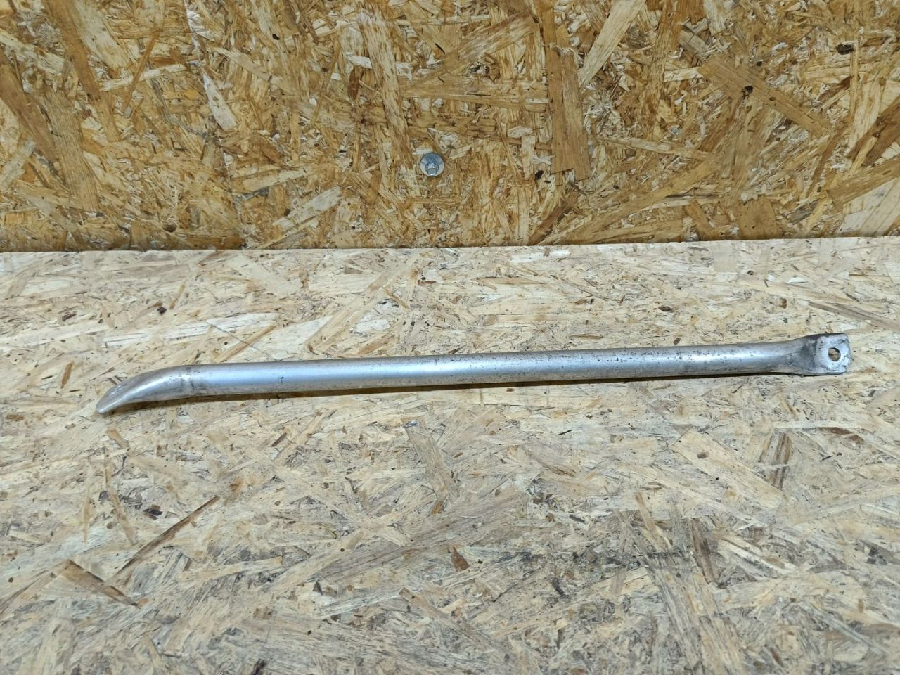 кронштейн переднего бампера BMW 5 серия F07/F10/F11 F11 2011, 3.0 л., дизель, АКПП, черный, универсал, задний привод, 7200776, 51717180316, 7180316 - фото №1
