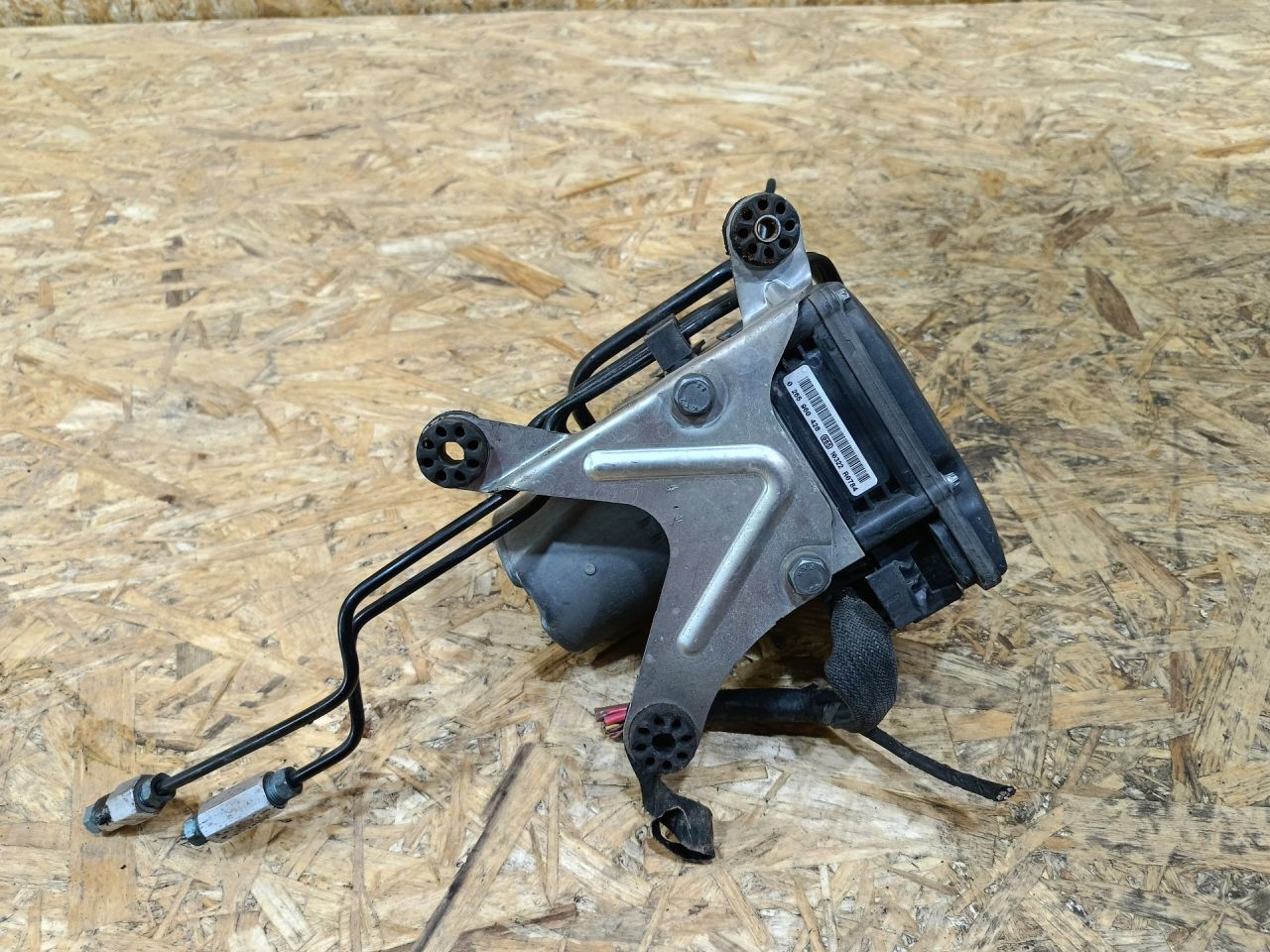 блок ABS BMW 5 серия F07/F10/F11 F11 2011, 3.0 л., дизель, АКПП, черный, универсал, задний привод, 6851374 - фото №1