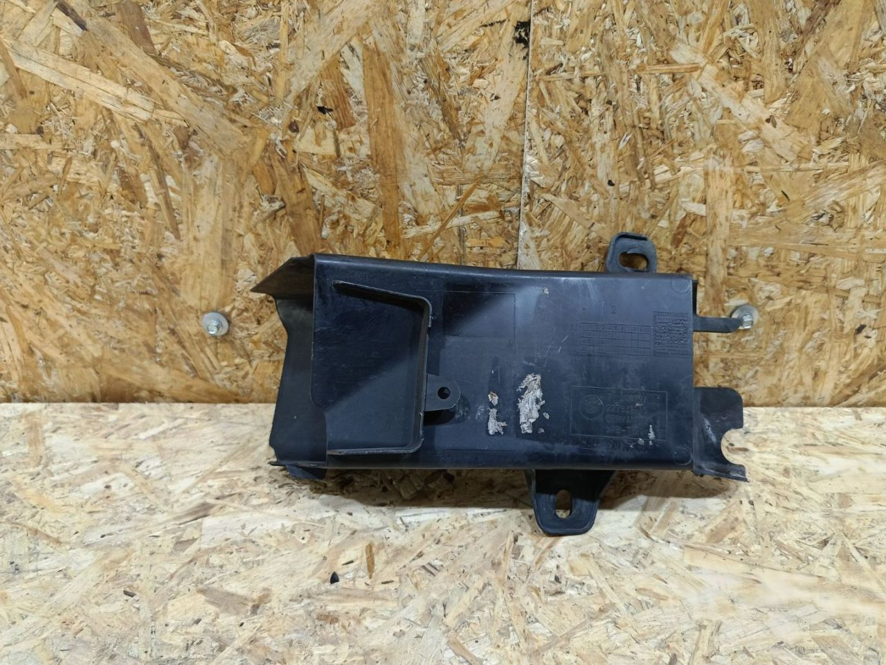 воздуховод тормозной левый BMW 5 серия F07/F10/F11 F11 2011, 3.0 л., дизель, АКПП, черный, универсал, задний привод, 7200797, 51747200797 - фото №1