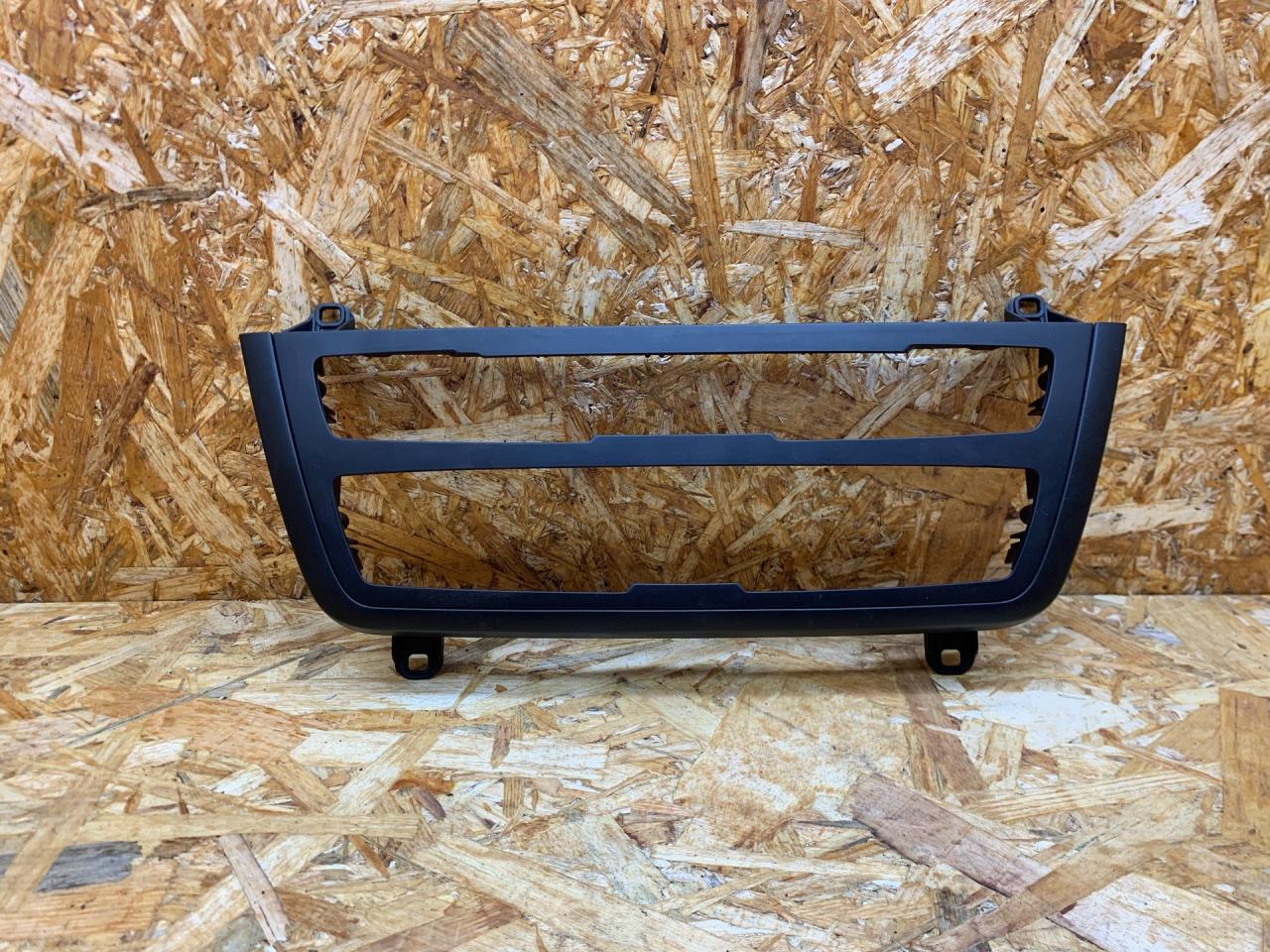 рамка блока управления климой BMW 3 серия F30/F31/F34 F31 2013, 2.0 л., дизель, АКПП, 475 black-sapphire metallic, универсал, полный привод, правый руль, 9226784, 64119226784, 9207195, 64119207195 - фото №1