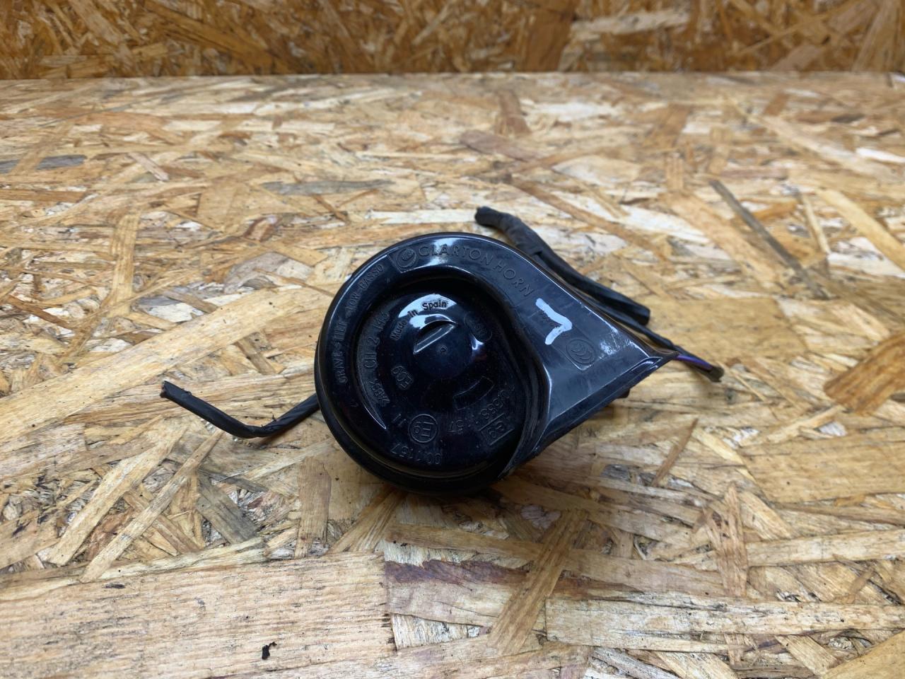 сигнал (клаксон) BMW 3 серия F30/F31/F34 F30 2013, 3.0 л., дизель, АКПП, черный, седан, задний привод, правый руль - фото №1