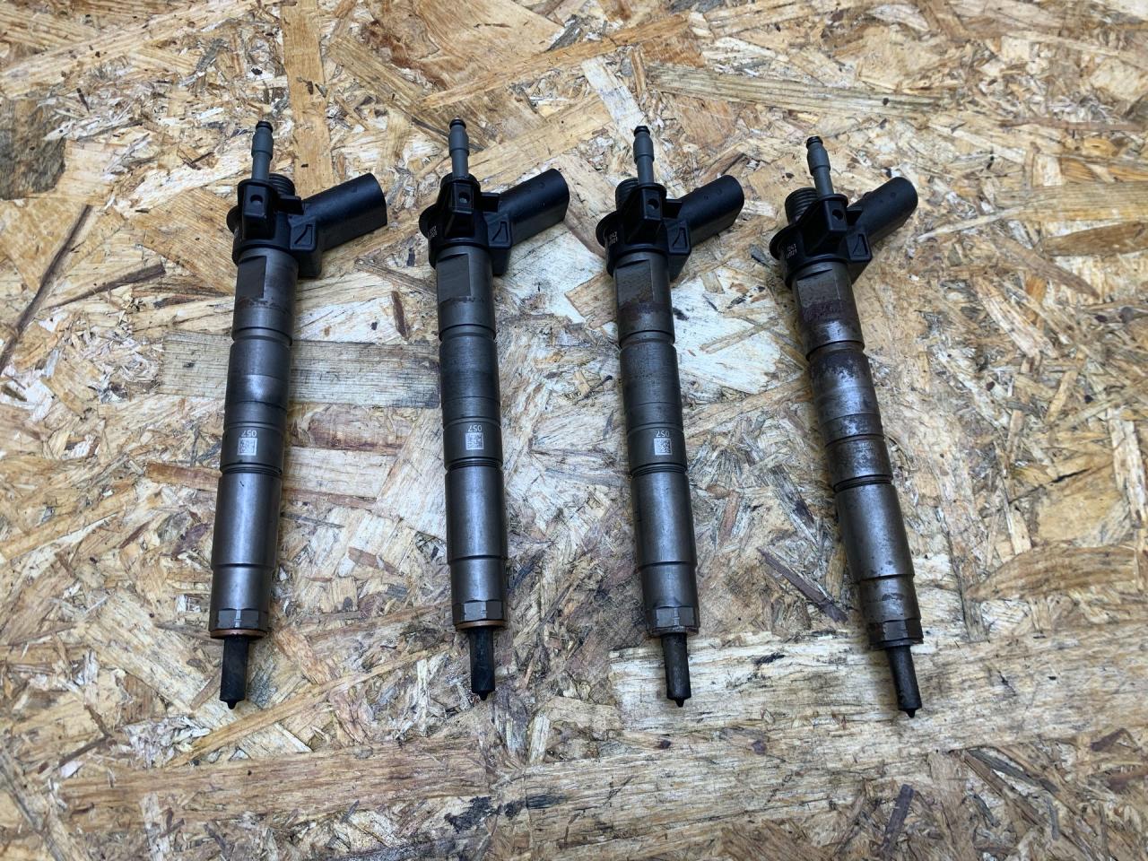 форсунка BMW X5 F15 2014, 2.0 л., дизель, АКПП, внедорожник 5 дв., полный привод, правый руль, 7823461, 13537823461 - фото №1